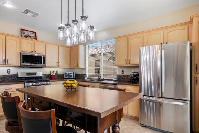 65565 Acoma Avenue, Desert Hot Springs CA: https://media.crmls.org/mediaz/a655a297-c891-4b93-b689-37b47fed1ccc.jpg