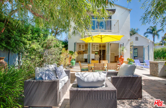 449 Westbourne Drive, West Hollywood CA: https://media.crmls.org/mediaz/a6561056-24fc-4c94-ba17-31917bfc49d6.jpg
