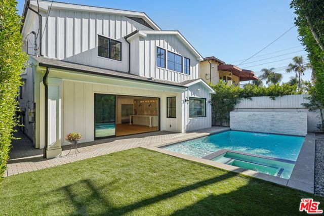 813 N Spaulding Avenue, Los Angeles CA: https://media.crmls.org/mediaz/a6564280-df5d-4750-a9d2-c35166865ab8.jpg