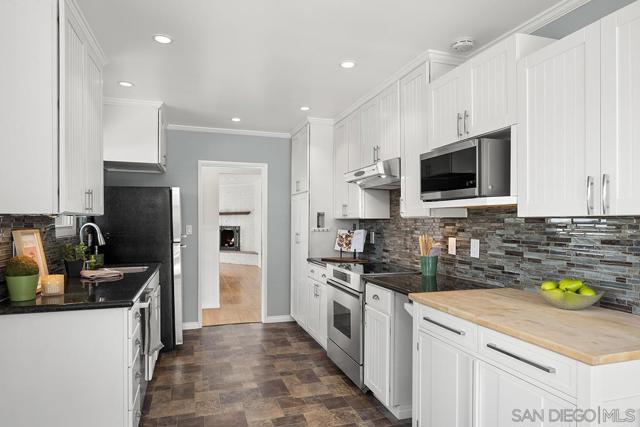 3428 Garrison St, San Diego CA: https://media.crmls.org/mediaz/a6564799-094f-45b8-a4ae-fee1b91e75c0.jpg