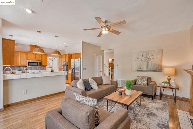 85 Duckhorn Place, Oakley CA: https://media.crmls.org/mediaz/a65657d8-bd9e-4e83-8da4-80921418a21f.jpg