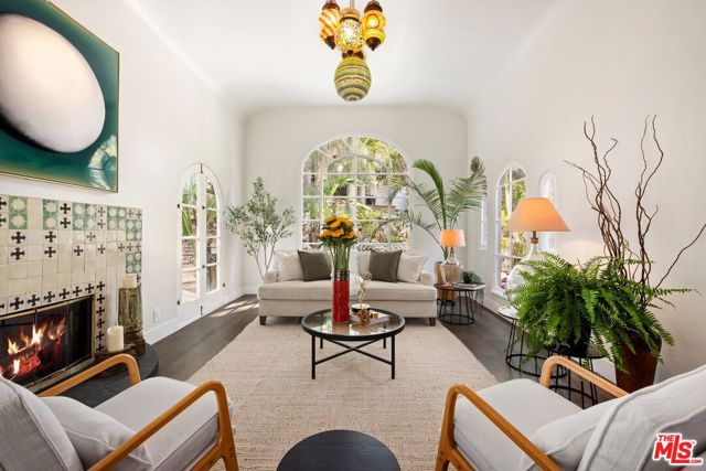 2276 La Granada Drive, Los Angeles CA: https://media.crmls.org/mediaz/a6571ff8-5e42-40a6-b13b-c9a626548da5.jpg