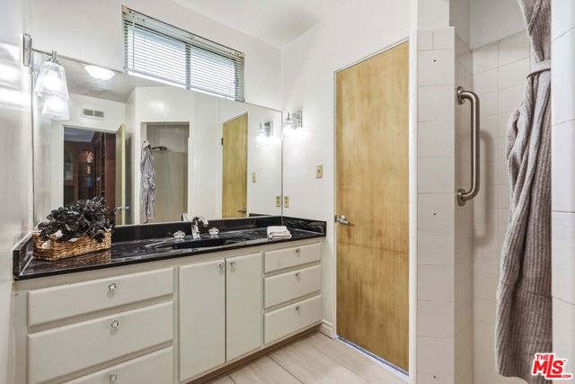 5518 Saloma Avenue photo 31