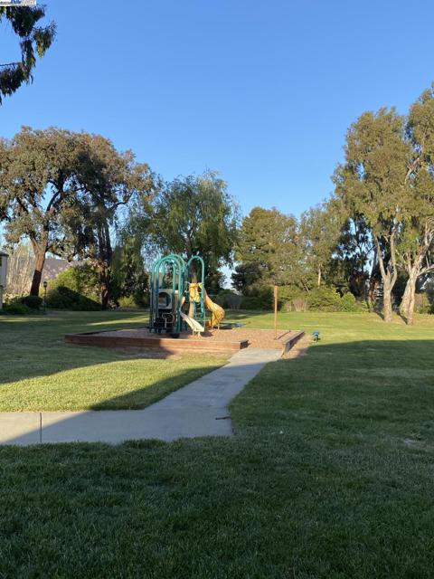 4108 Polaris, Union City CA: https://media.crmls.org/mediaz/a657d84c-72a9-436d-bc2b-714533529e8a.jpg
