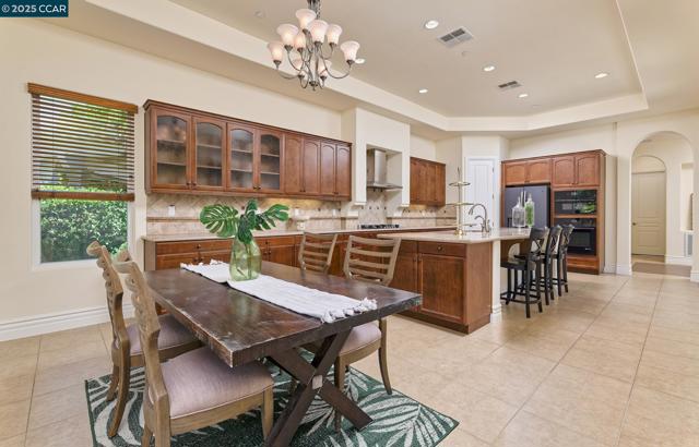1681 Gamay Ln, Brentwood CA: https://media.crmls.org/mediaz/a657fb87-848f-45c1-9b52-520277deba09.jpg