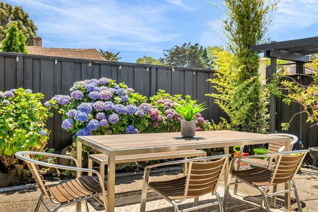 6 Whitecliff Court, San Mateo CA: https://media.crmls.org/mediaz/a6594129-e6af-490a-b91d-c7c9b75a783b.jpg
