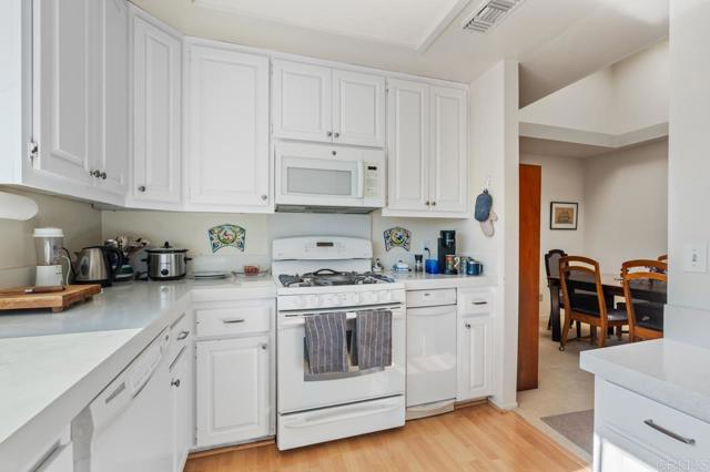 Detail Gallery Image 25 of 54 For 966 C Ave, Coronado,  CA 92118 - 2 Beds | 2 Baths