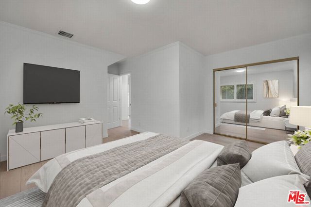 11472 Diller Avenue, Culver City CA: https://media.crmls.org/mediaz/a659a7db-ec17-42a6-8c72-060af4c7353a.jpg