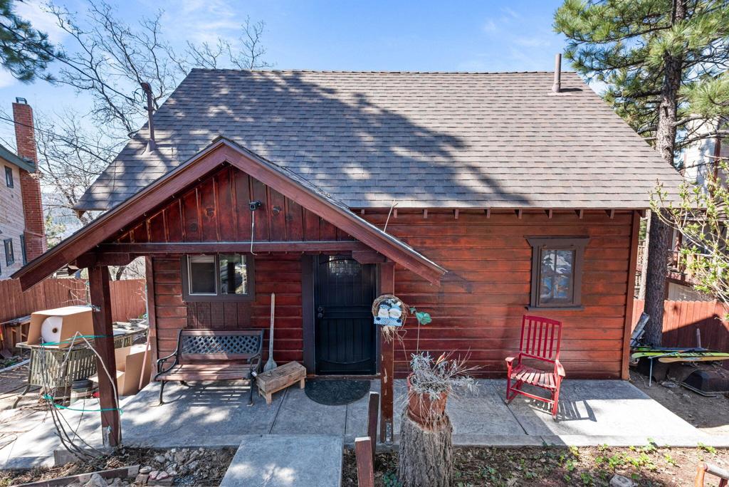 1130 Ridge Road, Fawnskin, CA 92333