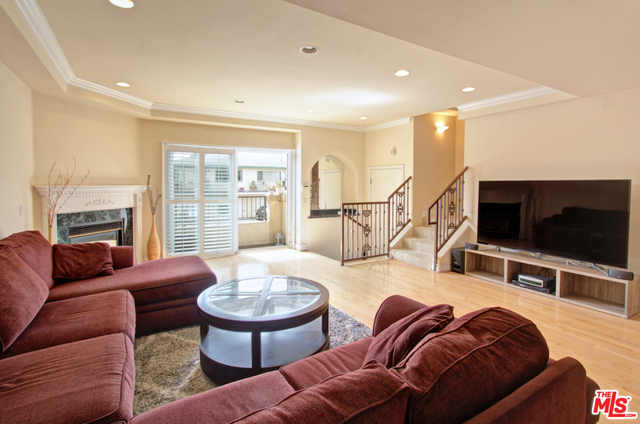 11355 MISSOURI Avenue, Los Angeles CA: https://media.crmls.org/mediaz/a659f23f-fbbb-42cb-bec0-1b7bff2fa376.jpg