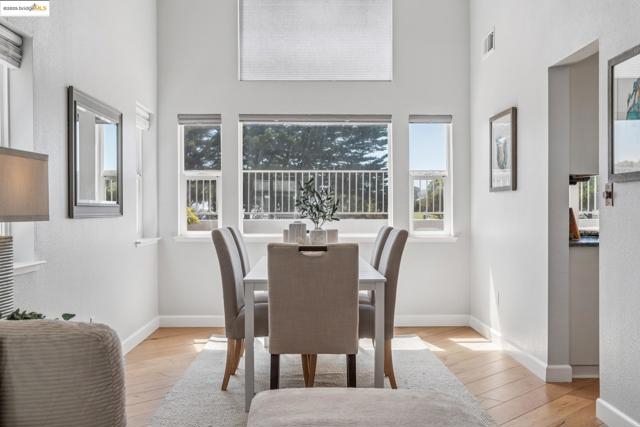 3 Harbor View Dr, Richmond CA: https://media.crmls.org/mediaz/a65a1738-5cd8-4c40-aa62-f47bb759d927.jpg