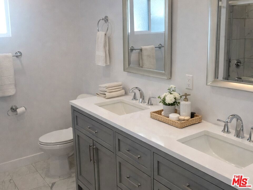 https://media.crmls.org/mediaz/a65ba9e3-cd8b-4274-ad92-390fd91025c9.jpg?preset=X-Large