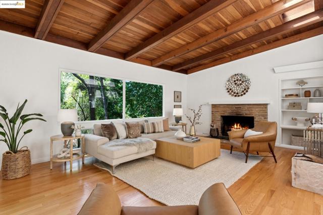 2429 Scout Rd, Oakland CA: https://media.crmls.org/mediaz/a65bc549-0652-404b-944a-9d84de4e2de0.jpg