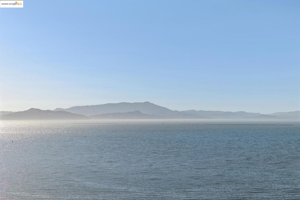 https://media.crmls.org/mediaz/a65c0099-bbee-40aa-8b0a-7c8f01af57ec.jpg?preset=X-Large