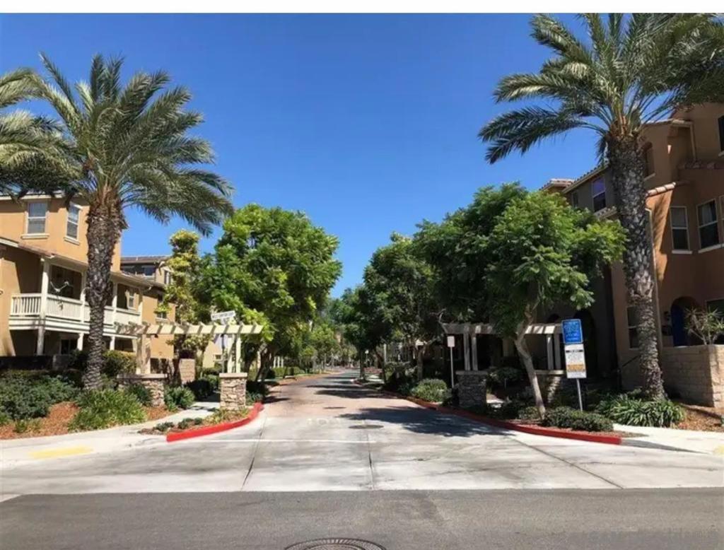 1812 LIME COURT #10