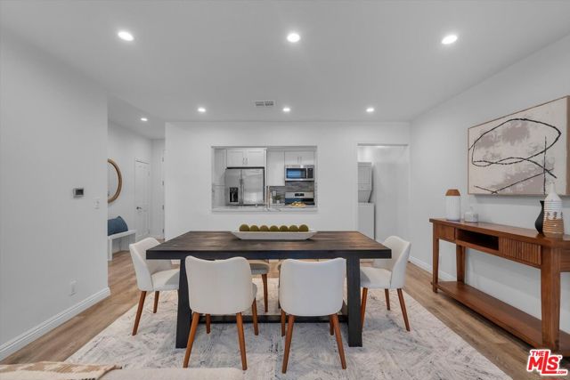 1650 Veteran Avenue, Los Angeles CA: https://media.crmls.org/mediaz/a65cb8ac-ac73-4735-8927-69a2515844b1.jpg