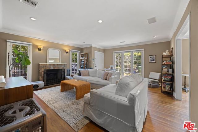 749 N Crescent Heights Boulevard, Los Angeles CA: https://media.crmls.org/mediaz/a65ce9e8-9fd2-4d84-ada1-bb9c70853712.jpg