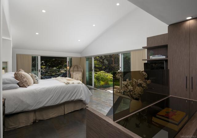 327 Pine Needles Dr, Del Mar CA: https://media.crmls.org/mediaz/a65cf3de-d01b-4d34-a80a-c195e5e2919b.jpg