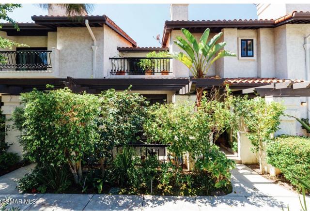 17248 Palisades Circle, Pacific Palisades CA: https://media.crmls.org/mediaz/a65d1327-eabe-4b21-95ac-eb5d38128ec7.jpg