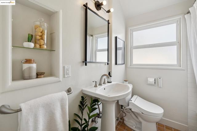 1511 Rose St, Berkeley CA: https://media.crmls.org/mediaz/a65d2abe-1584-4f8a-9ca1-d8f8b19dec92.jpg