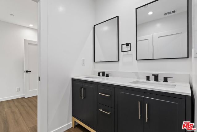 2700 S Palm Grove Avenue, Los Angeles CA: https://media.crmls.org/mediaz/a65ebb5a-4ec4-4f54-a7a9-962237585230.jpg