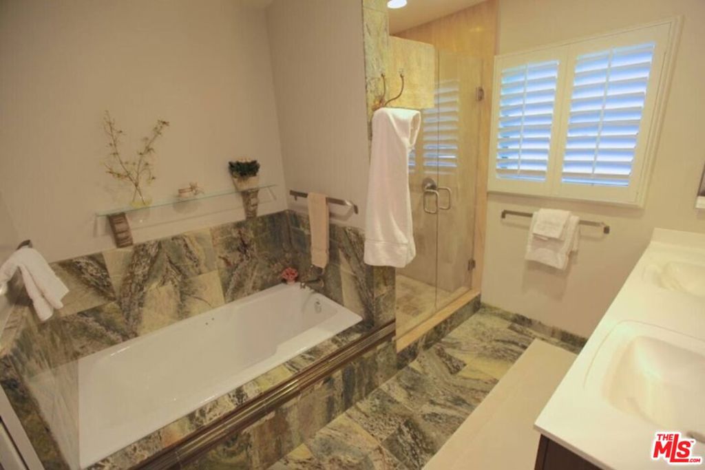 https://media.crmls.org/mediaz/a65f5e74-e4fe-41a4-838c-48626da661f8.jpg?preset=X-Large
