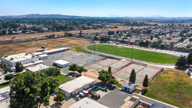 1115 Brown Bear Trail, Beaumont CA: https://media.crmls.org/mediaz/a65f658d-cd50-424d-8418-2c857eab4122.jpg