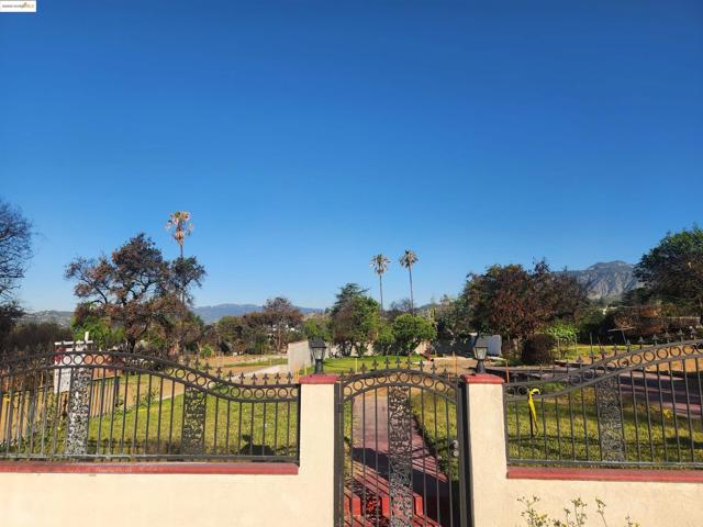 3183 Grandeur, Altadena CA: https://media.crmls.org/mediaz/a65f9960-4df5-4936-b0b3-663e83f70b09.jpg