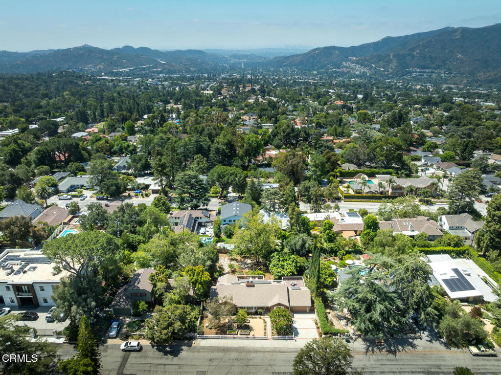 https://media.crmls.org/mediaz/a65fc452-81d9-41a0-b8e6-d133609d22fc.jpg?preset=X-Large
