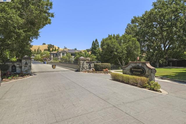 86 Candleston Place, Alamo CA: https://media.crmls.org/mediaz/a65fdce2-e857-437c-b179-b43b6a1bffe0.jpg