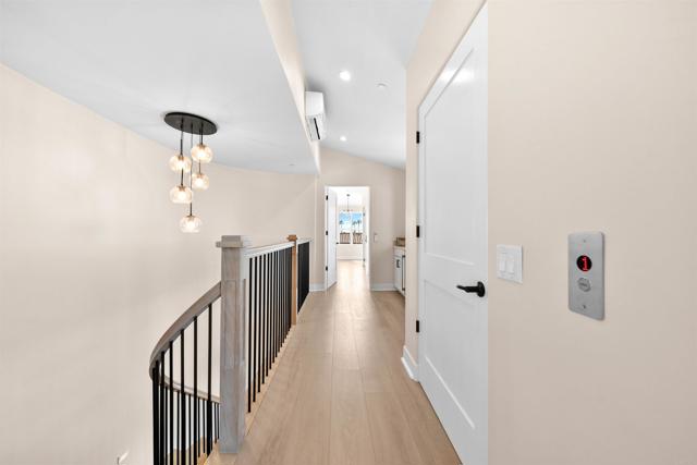 812 N Cleveland Street, Oceanside CA: https://media.crmls.org/mediaz/a660567b-c801-4034-802b-873affbb4f41.jpg