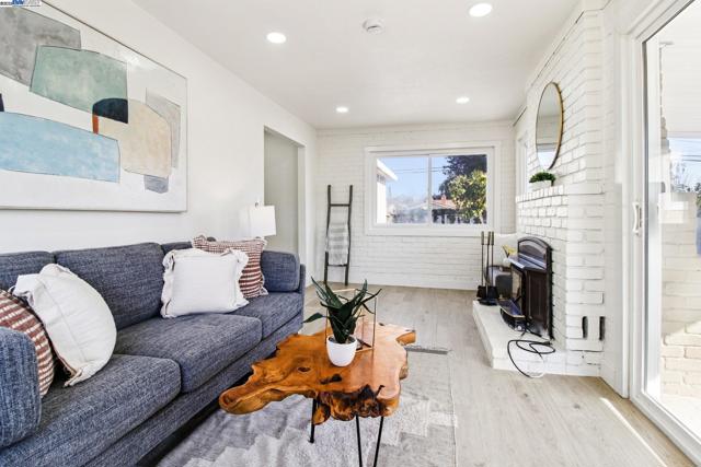 35593 Cleremont Dr, Newark CA: https://media.crmls.org/mediaz/a6609a46-d5df-4907-972e-5a9e69cfda34.jpg