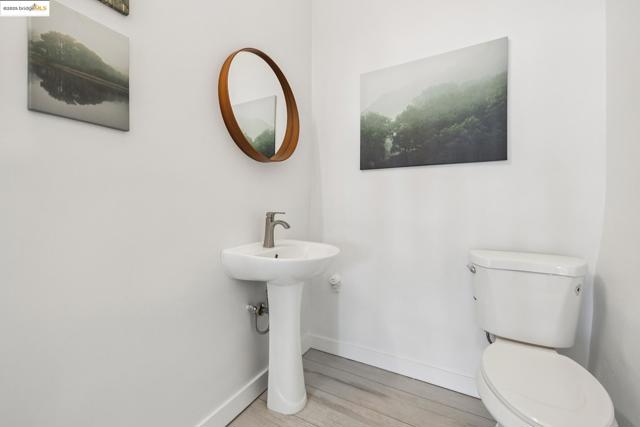 904 41st St, Oakland CA: https://media.crmls.org/mediaz/a660b9fe-d60d-4209-ad02-40f3f805d31c.jpg