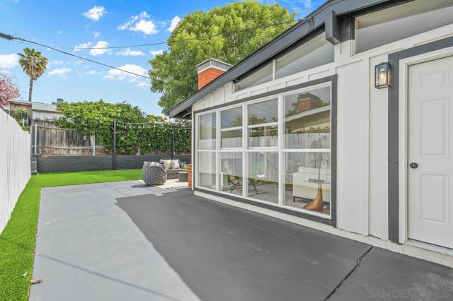 6373 Lake Albano Ave, San Diego CA: https://media.crmls.org/mediaz/a661c11d-9d4c-485f-94e4-3f160d3cc9cf.jpg