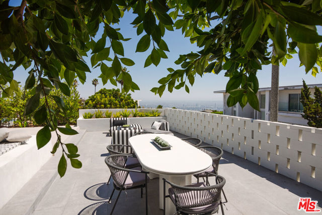 2380 Venus Drive, Los Angeles CA: https://media.crmls.org/mediaz/a66202e8-1258-4b8c-96a3-d3b1034de7b7.jpg