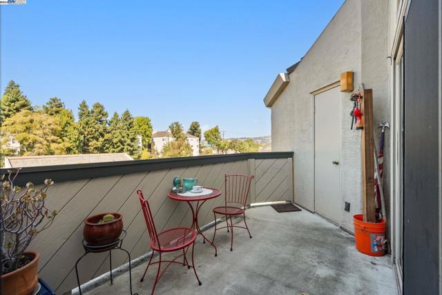 Image 12 of 16 For 25930 Kay Ave  301