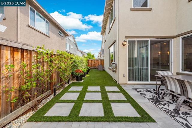 205 Goose Creek Ave, Brentwood CA: https://media.crmls.org/mediaz/a662717a-e26a-4b18-8ac8-2b247fe4b57b.jpg