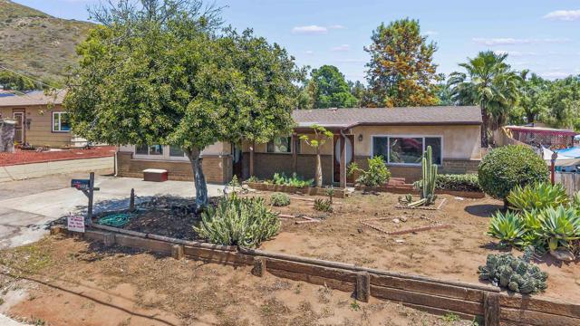 1333 Clove St, El Cajon CA: https://media.crmls.org/mediaz/a662e729-d63a-4233-9292-0e0e6b1ad7f2.jpg