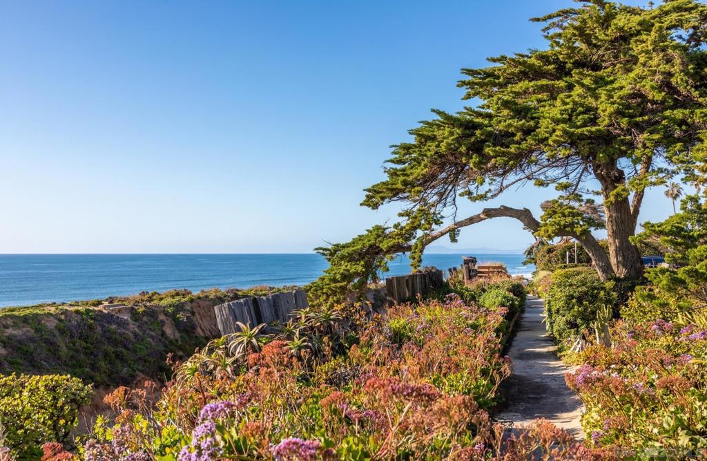 https://media.crmls.org/mediaz/a66303b5-cac8-45f7-9537-578a04d67db6.jpg?preset=X-Large