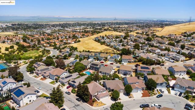 2 Quiet Path Ct, Pittsburg CA: https://media.crmls.org/mediaz/a6641971-ce9e-445a-a603-586c05ac24e7.jpg