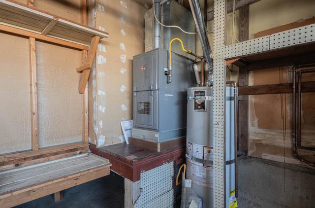 217 Iris Drive, Salinas CA: https://media.crmls.org/mediaz/a6646102-ea4d-4637-afd6-328ea2db569a.jpg