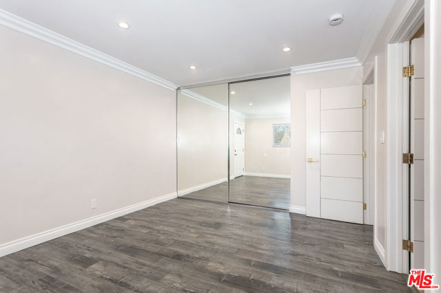 7001 Beckett Street, Tujunga CA: https://media.crmls.org/mediaz/a66469a7-4522-48ba-8248-20bcd6a57a9a.jpg