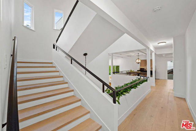4148 Sunswept Drive, Studio City CA: https://media.crmls.org/mediaz/a664aa51-e554-4105-af45-ed3596aeabe6.jpg