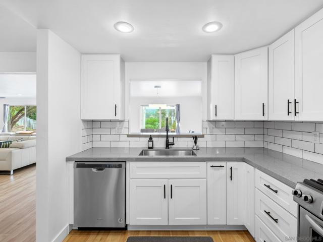 14813 Morningside Dr, Poway CA: https://media.crmls.org/mediaz/a66588e1-de8a-4488-9820-181e2c6d95ab.jpg