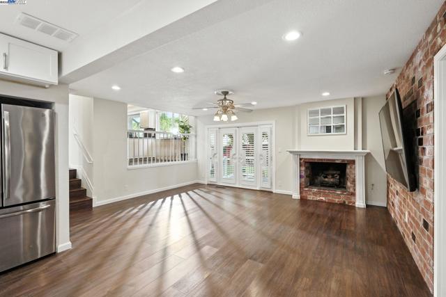 2740 Mohawk Cir, San Ramon CA: https://media.crmls.org/mediaz/a6659c39-a1fe-40c1-808e-c7b32aab1797.jpg