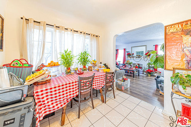 1618 S Burnside Avenue, Los Angeles CA: https://media.crmls.org/mediaz/a6662e10-1ee1-4633-8d77-d886c6786406.jpg