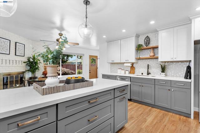 Image 17 of 46 For 831 Casanova Dr