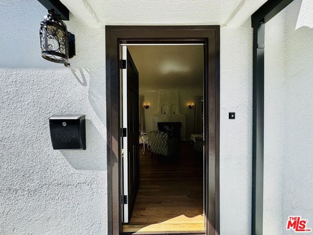 2128 Veteran Avenue, Los Angeles CA: https://media.crmls.org/mediaz/a666c904-43e0-42f2-9af0-6c1582b58fd9.jpg