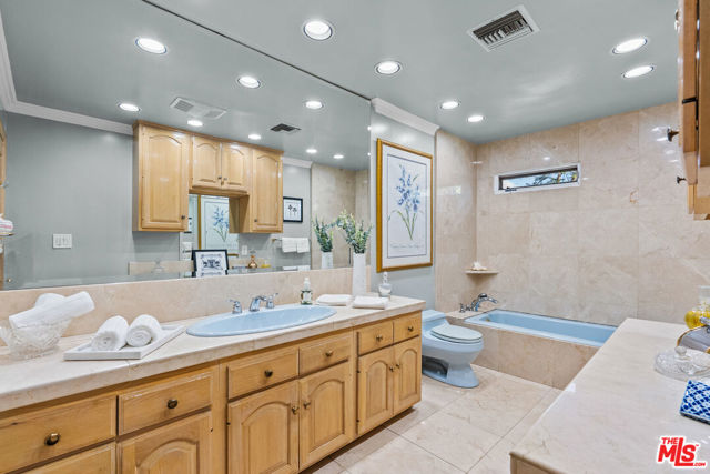 2103 N Hobart Boulevard, Los Angeles CA: https://media.crmls.org/mediaz/a6674092-0399-436e-a7cc-a04587413edc.jpg