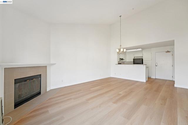 39206 Guardino Dr, Fremont CA: https://media.crmls.org/mediaz/a667420d-ae7f-46c9-bb99-a3d7082b1b66.jpg